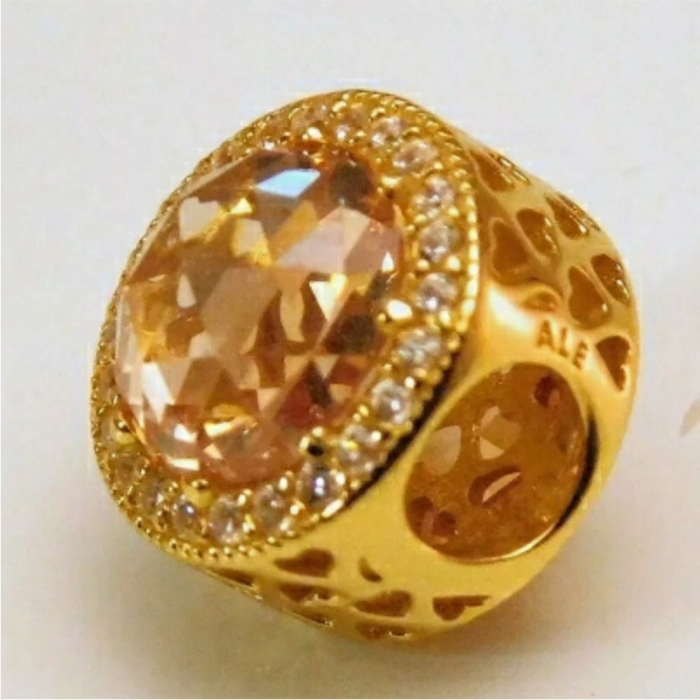 Pandora Shine Gold, radiant hearts charm. - Picture 8 of 8